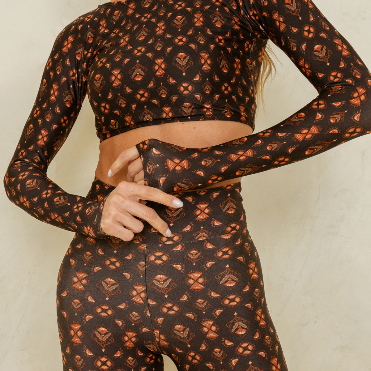 Top cropped manga longa Marrakech Noir