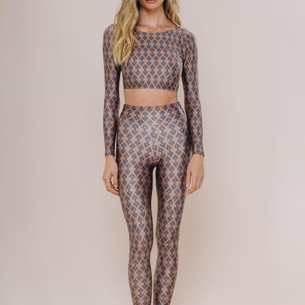 Top cropped manga longa Indian Camel