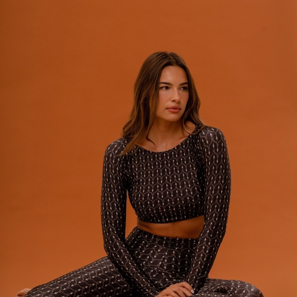 Top cropped manga longa Little Hearts