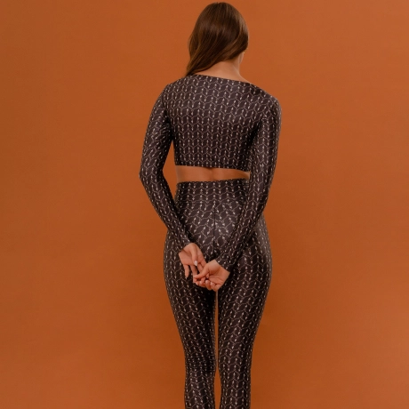 Top cropped manga longa Little Hearts