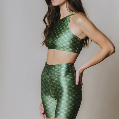 Shorts High Trikonasana