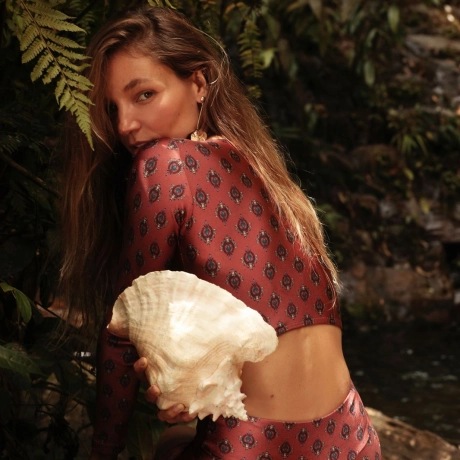 Top cropped manga longa Ancestral